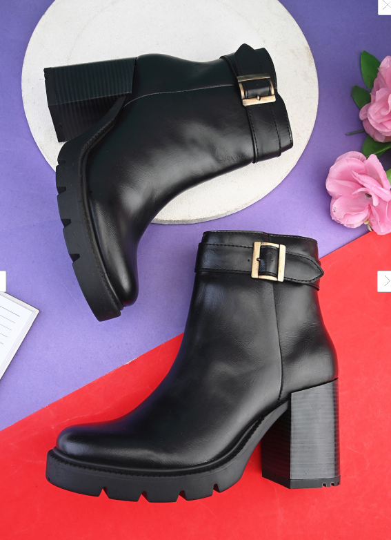 Roadster Women Zippered Boots